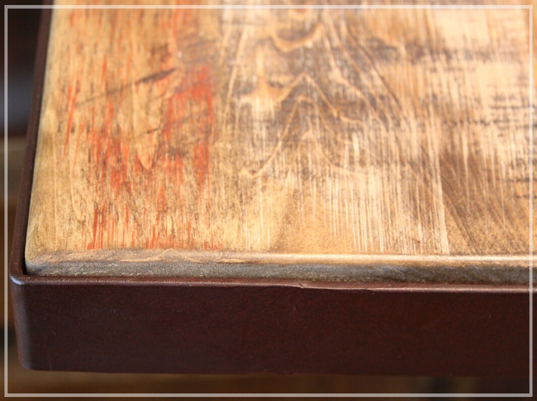 ANTIQUE - 962 TABLE- MC