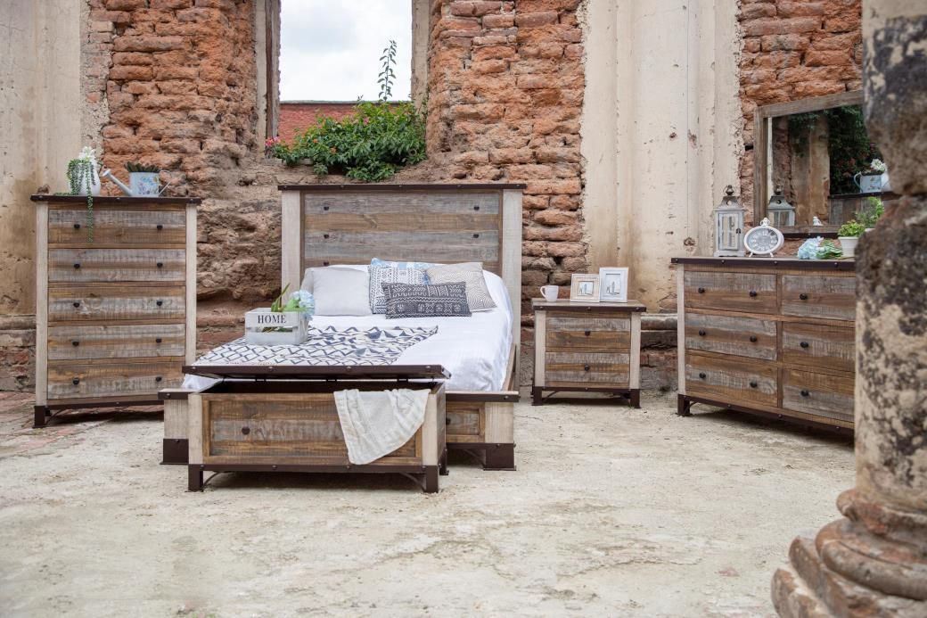 ANTIQUE - 966 CHEST