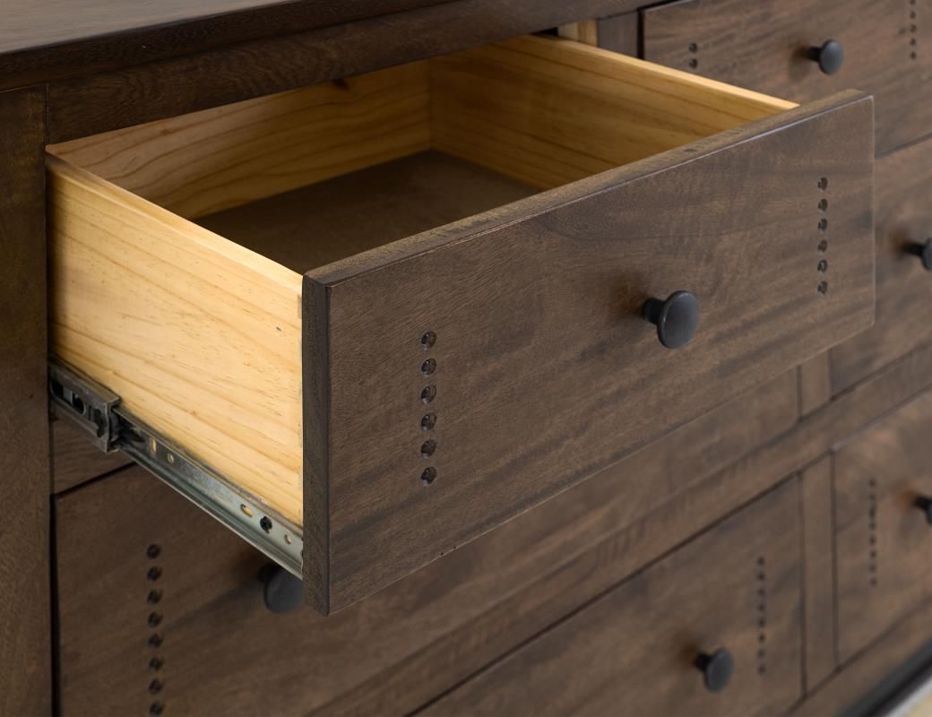PAROTA III - 8961 DRESSER