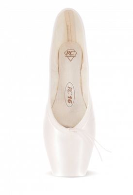 RC-16 Pristine R-Class 3/4 Shank Pointe Shoe