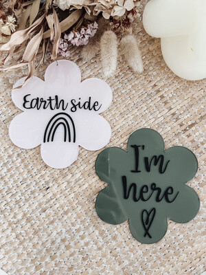 Small Acrylic Baby Arrival Sign - Flower