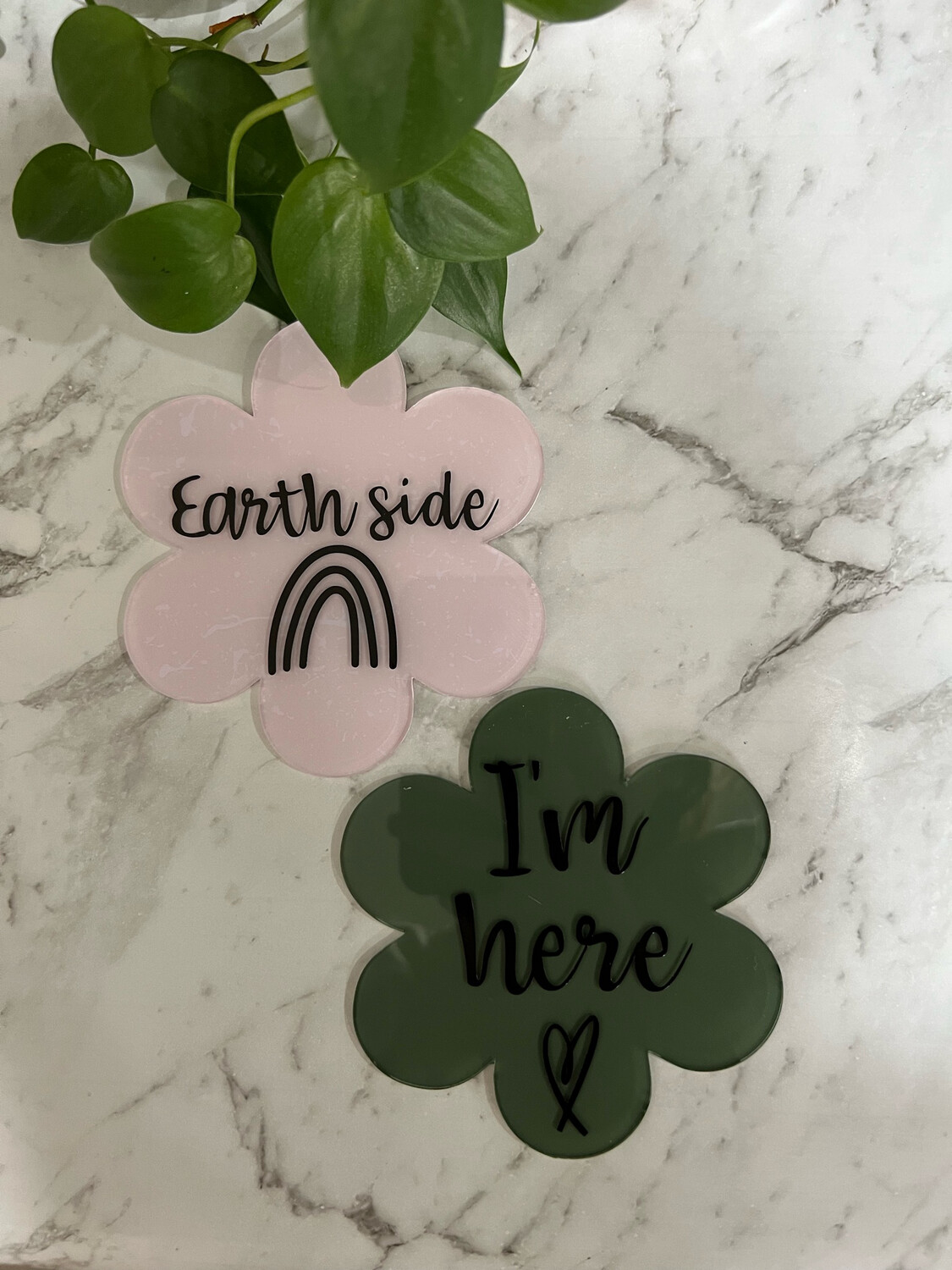 Small Acrylic Baby Arrival Sign - Flower