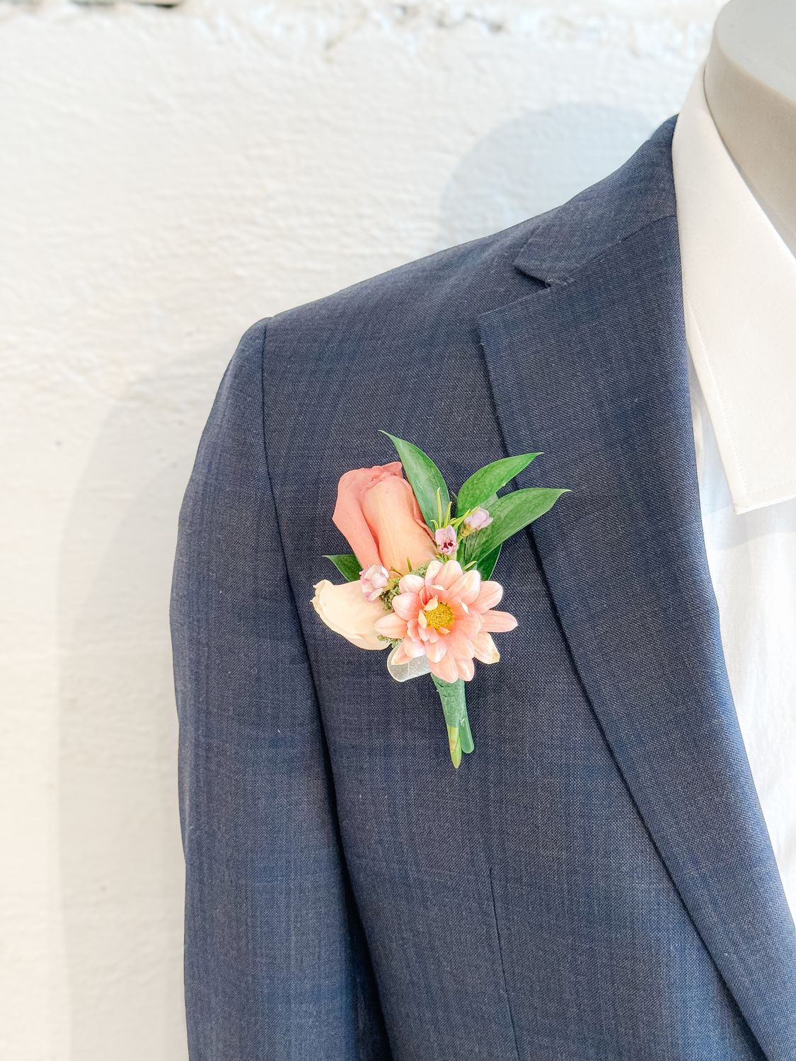 Grad Soft &amp; Subtle, Item: Pinned Boutonnière