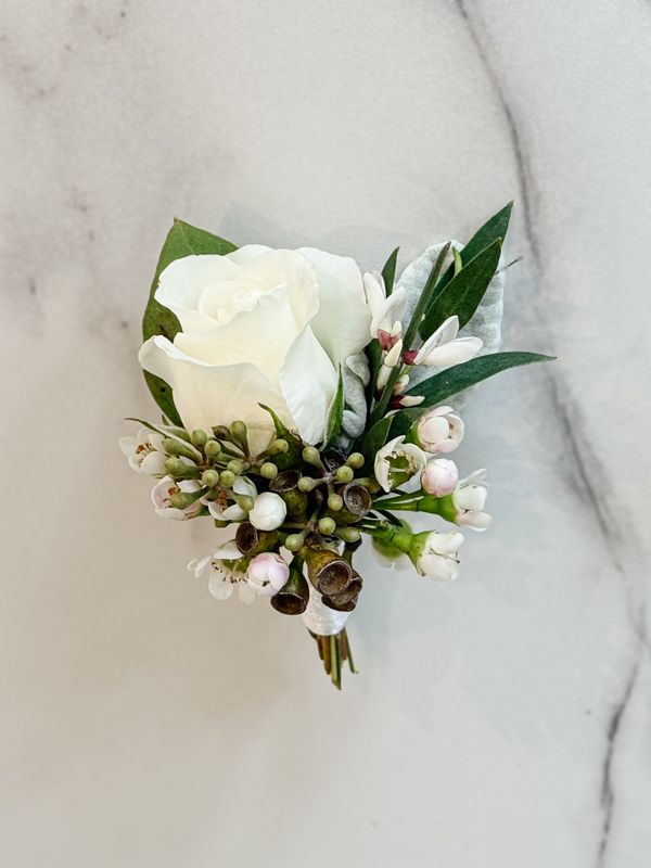 Soft &amp; Flowy Pinned Boutonniere