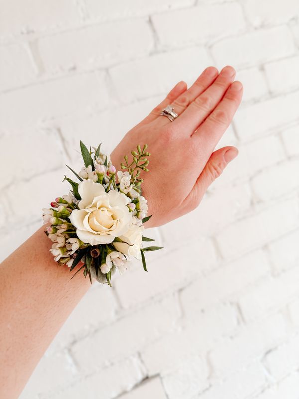 Soft &amp; Flowy Wrist Corsage