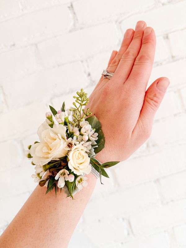 Soft &amp; Flowy Wrist Corsage