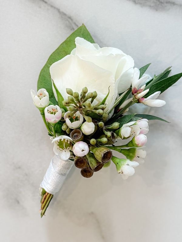 Soft &amp; Flowy Pinned Boutonniere