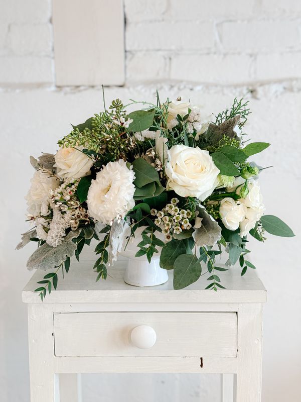 Soft &amp; Flowy Table Arrangement