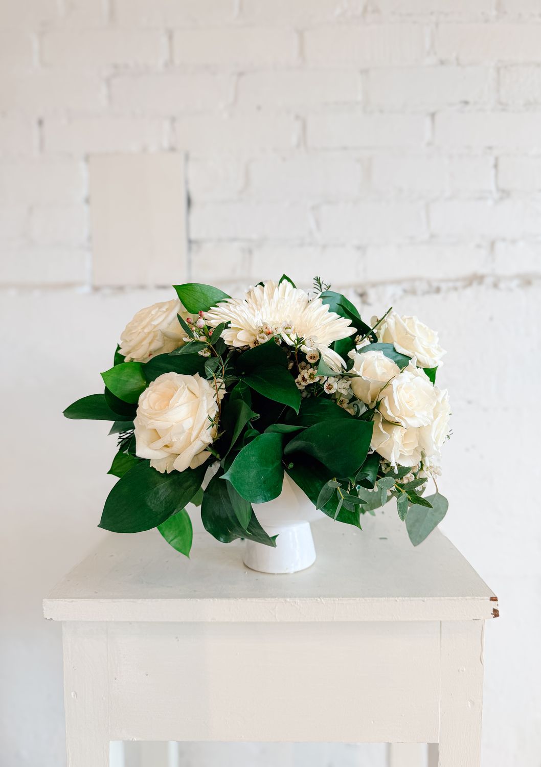 Simple &amp; Petite Table Arrangment