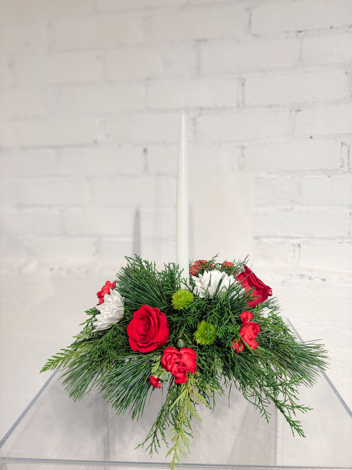 Traditional Holiday Centrepiece, Size: Small