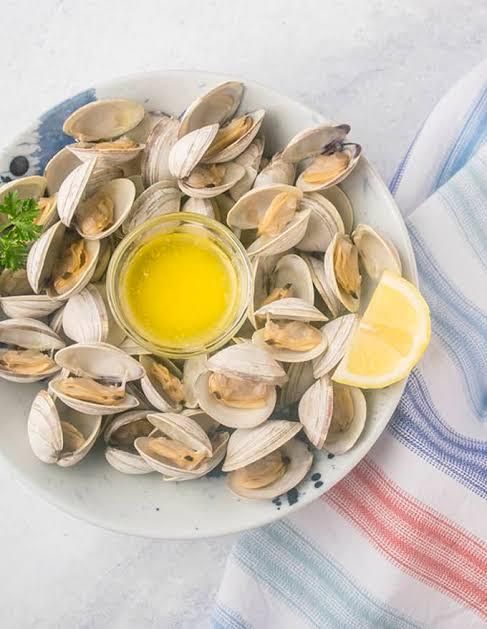 100 little neck clams Pickup August 7th  & August 8th