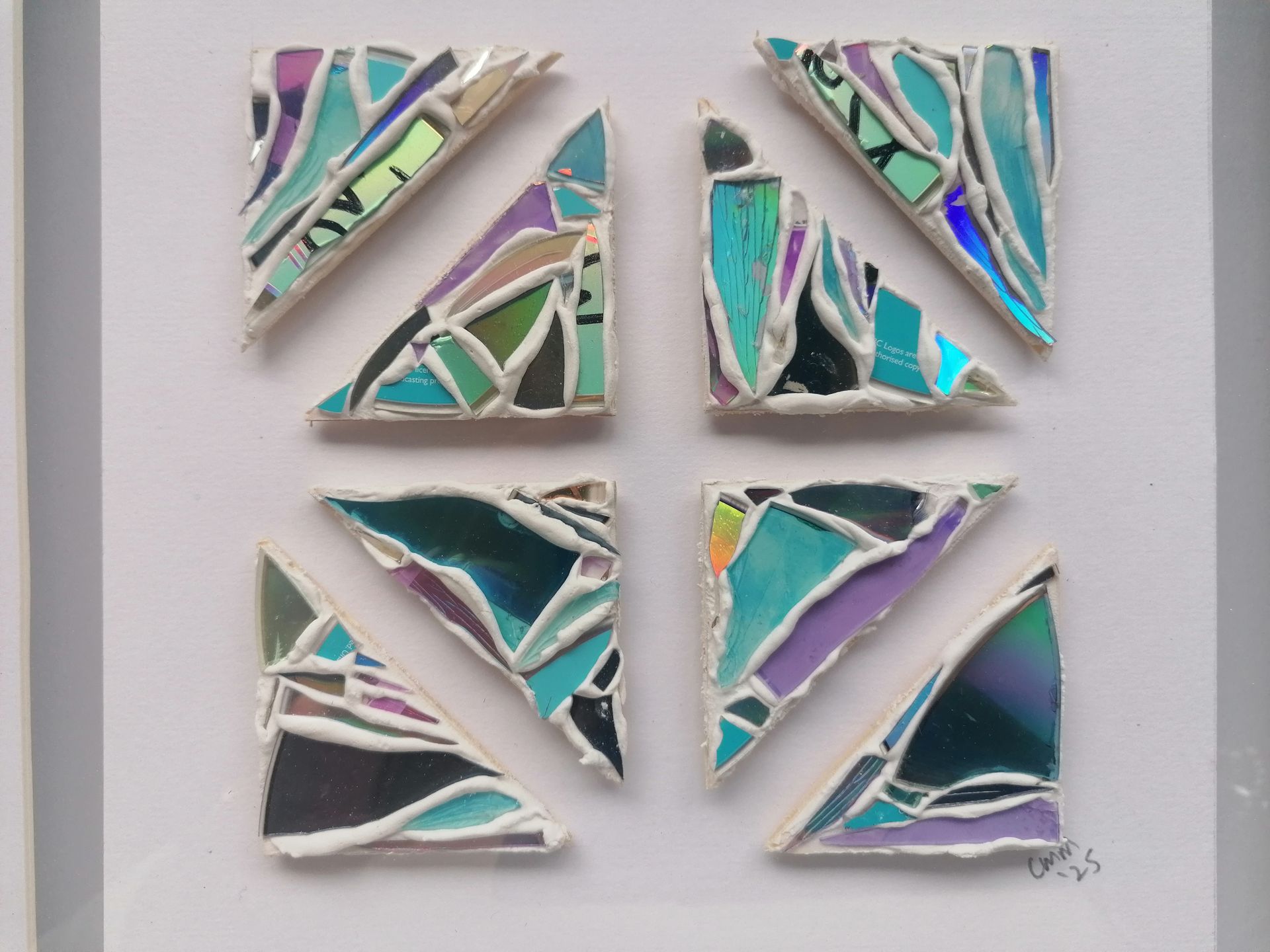 Tri-Fractura - 27cm square deep white frame