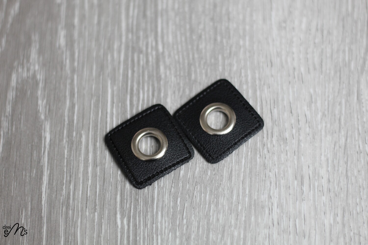 2 Stk Ösen Nickel auf Kunstleder schwarz 11 mm