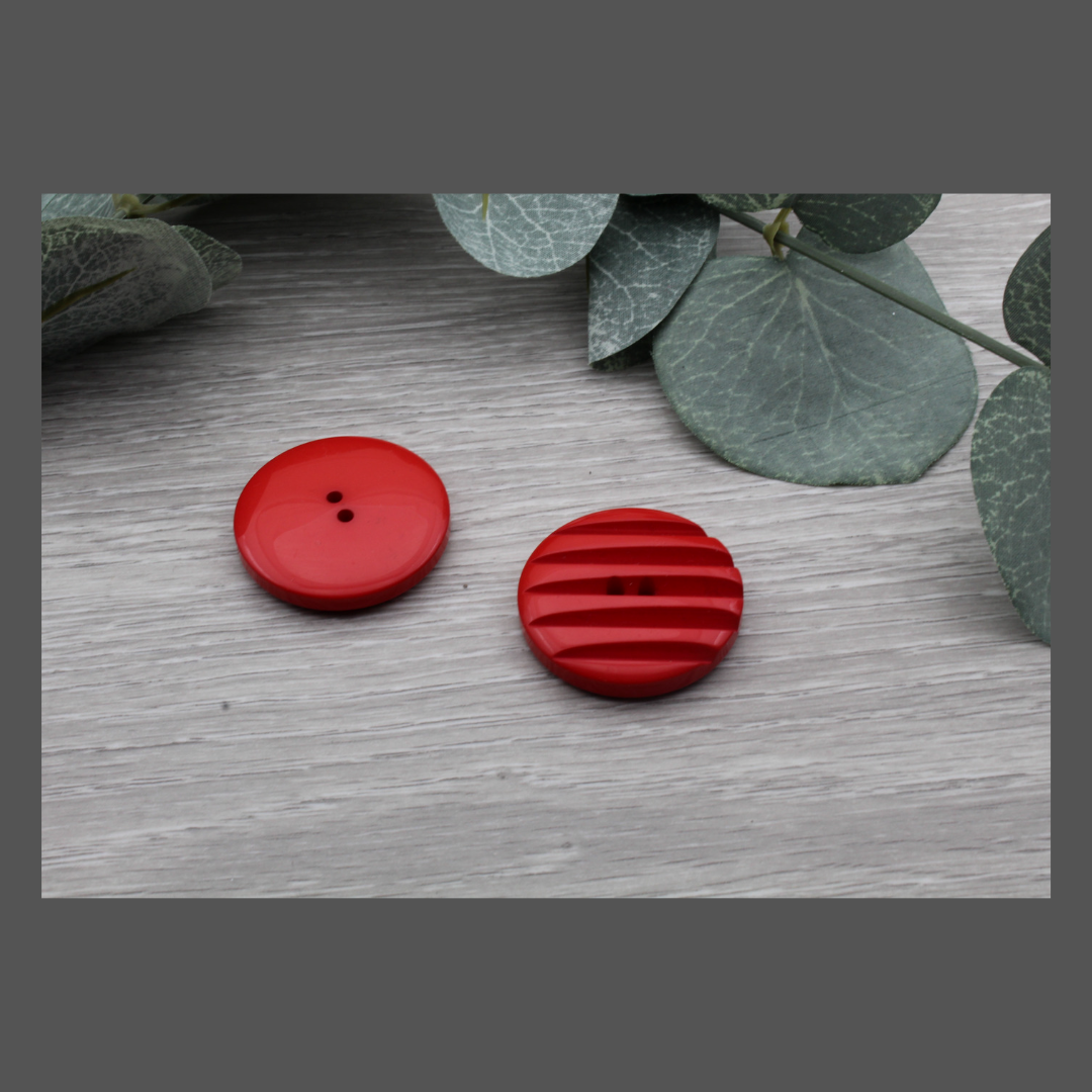 Kunststoffknopf rot geriffelt