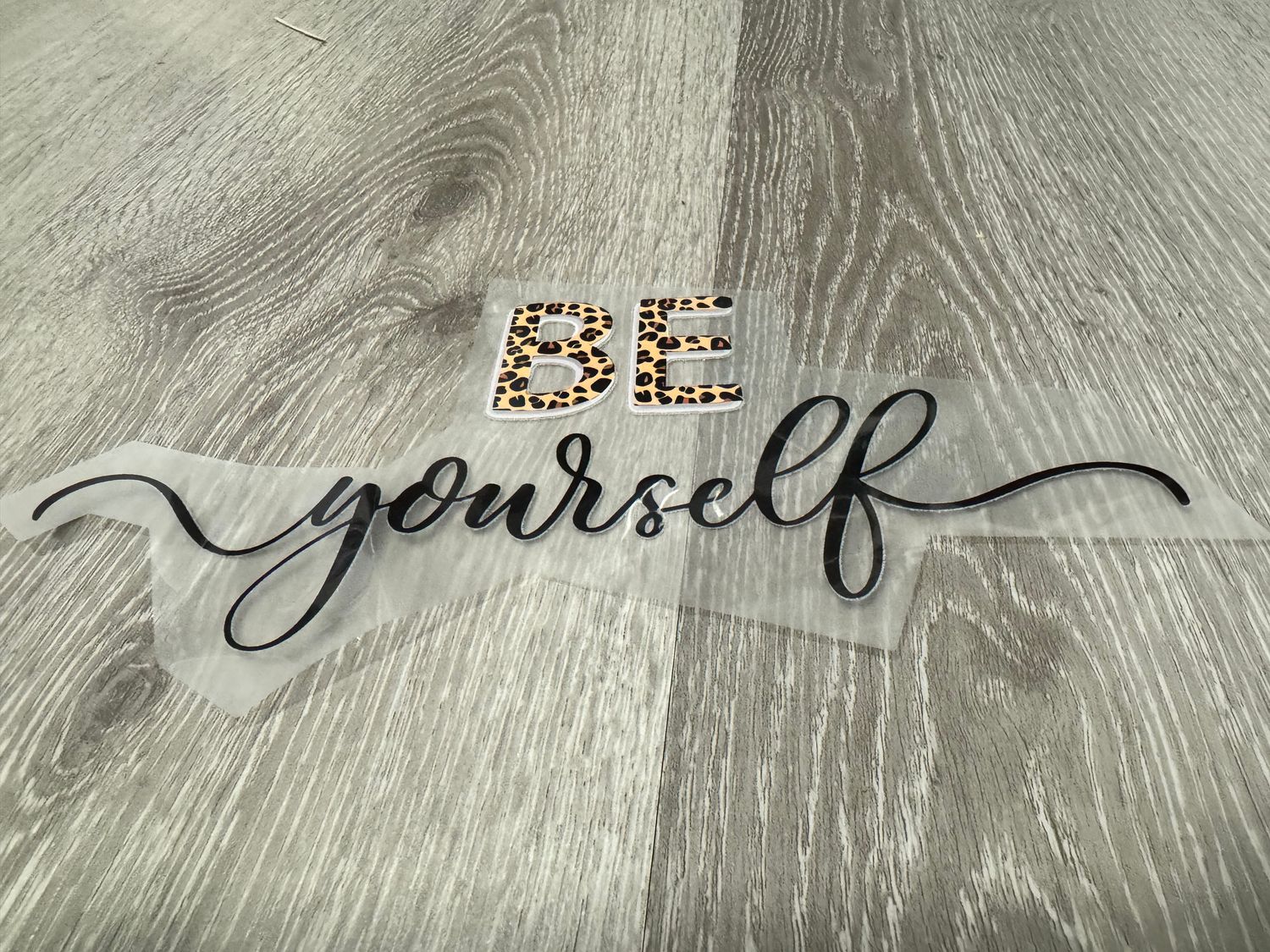 Bügelbild be yourself schwarz/Leo Bügelbild be yourself schwarz/Leo