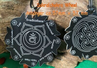 Chakren Anhänger Wheel Sakral, schwarz, ca.57x57 mm, weiß legiert, doppelseitig, Kupfer unterlegt Chakren Anhänger Wheel Sakral, schwarz, ca.57x57 mm, weiß legiert, doppelseitig, Kupfer unterlegt