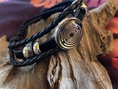 Armband-mehrsträngig, schwarz, Symbol Lakhovsky MWO Schwingkreis Oszillator Antenne (stromlos), schwarze Disc gold legiert + Kupfer unterlegt ca. 18 mm hinter Glas, durch Ziehen stufenlos verstellbar Armband-mehrsträngig, schwarz, Symbol Lakhovsky MWO Schwingkreis Oszillator Antenne (stromlos), schwarze Disc gold legiert + Kupfer unterlegt ca. 18 mm hinter Glas, durch Ziehen stufenlos verstellbar
