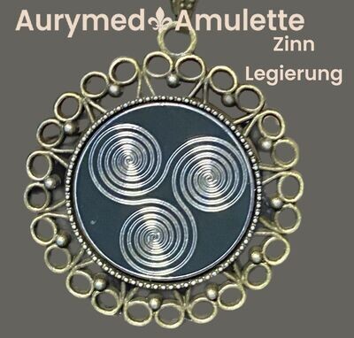 Amulette - bronzefarbend, 3-fach Triskele, Disc in schwarz mit ca.25 mm Durchmesser, Disc Zinn legiert, Kupfer unterlegt Amulette - bronzefarbend, 3-fach Triskele, Disc in schwarz mit ca.25 mm Durchmesser, Disc Zinn legiert, Kupfer unterlegt