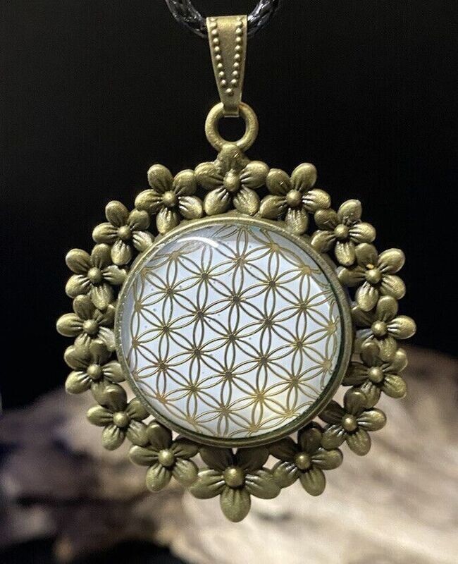 Amulette - bronzefarbend, Blume des Lebens, Lebensblume, Disc in weiß mit ca.25 mm Durchmesser, Disc Gold legiert, Kupfer unterlegt Amulette - bronzefarbend, Blume des Lebens, Lebensblume, Disc in weiß mit ca.25 mm Durchmesser, Disc Gold legiert, Kupfer unterlegt