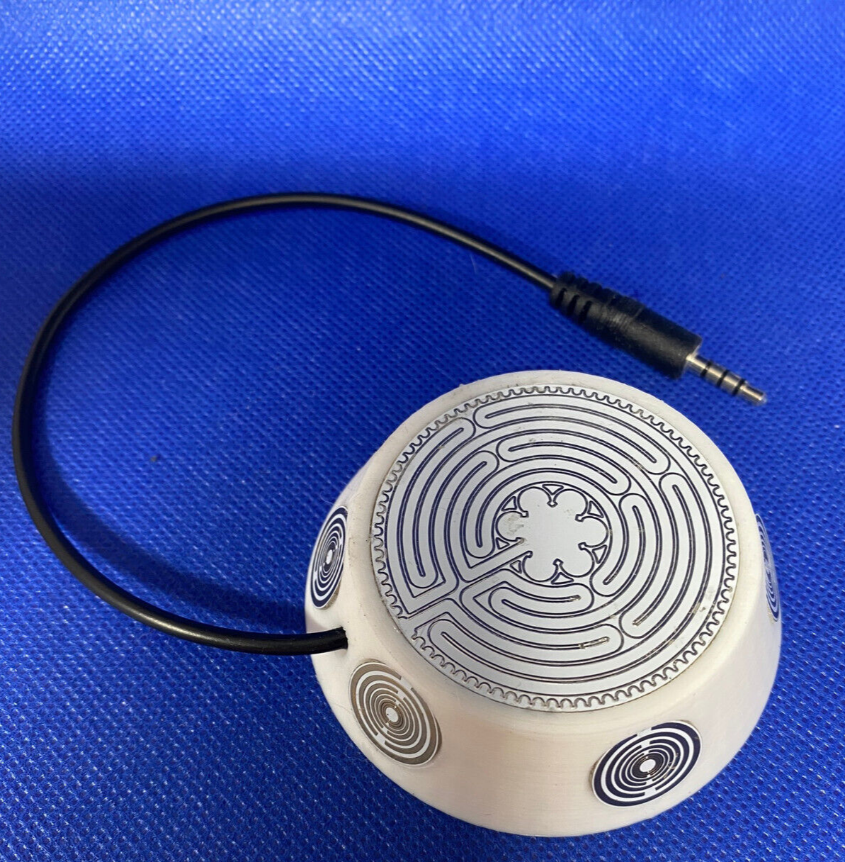 50 mm VibraNex UFO - weiß, Oberflächenplatte Zinn legiert, Füllung Bergkristall