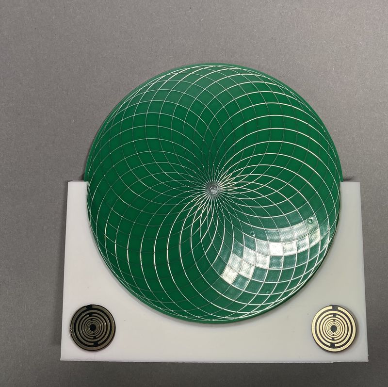90 mm - 1 x Disc + 1x PLA Halter -Torus Design, doppelseitig, Zinn legiert, Kupfer unterlegt, grün 90 mm - 1 x Disc + 1x PLA Halter -Torus Design, doppelseitig, Zinn legiert, Kupfer unterlegt, grün