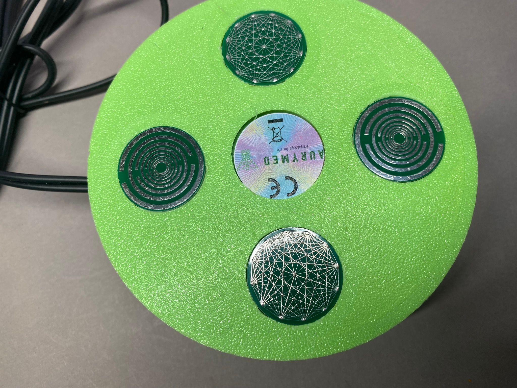 69 mm VibraNex Brunnen, mehrfarbig, Oberflächenplatte Zinn legiert - EINZELSTÜCK