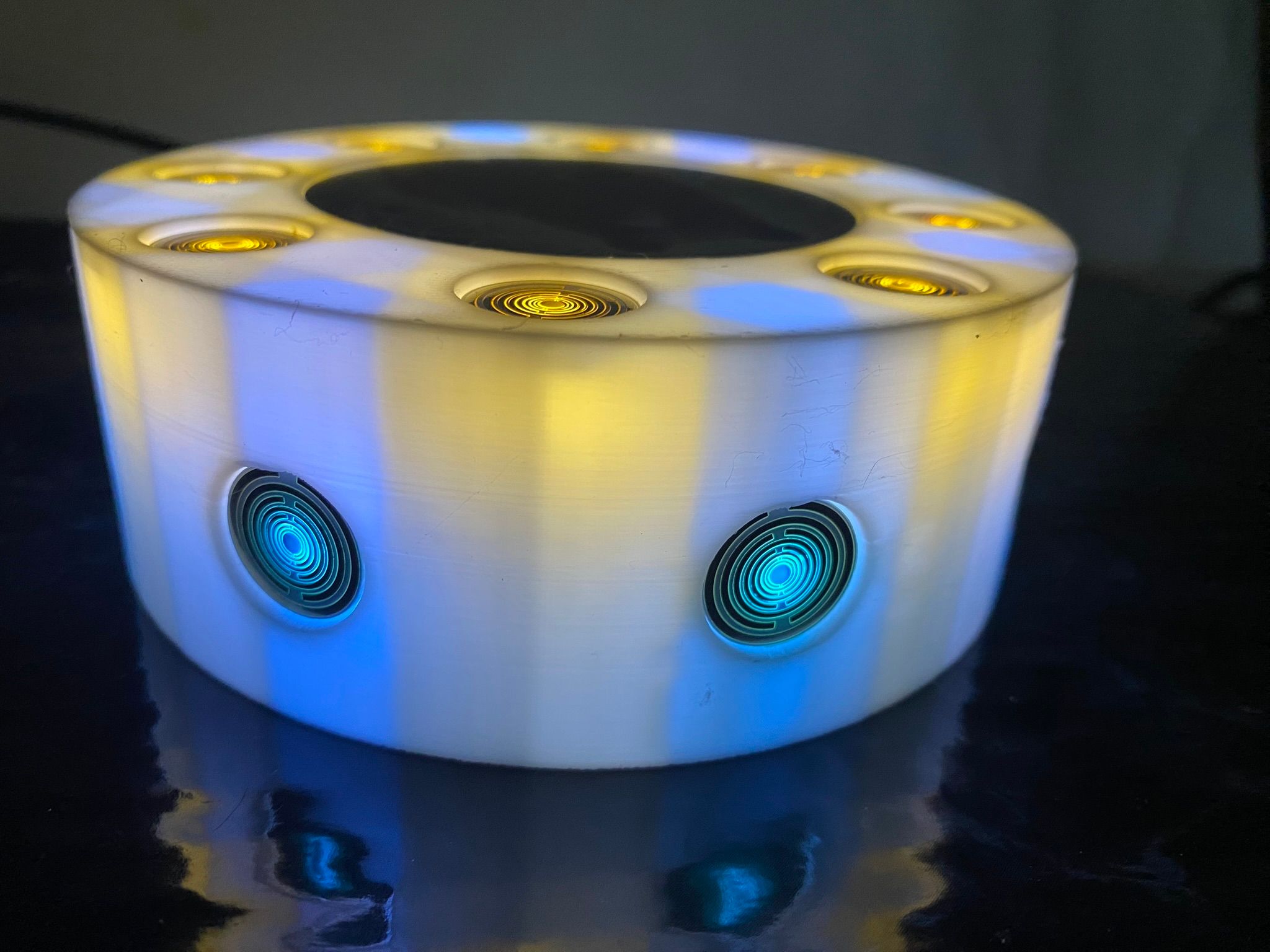 VibraNex LED Krafttier weißer Wolf – LED- & Gehäusefarbe und Füllung frei wählbar