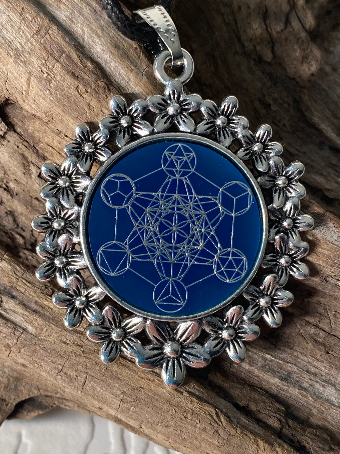 Amulette - silberfarbend Blumenmuster mit Metatron Symbol