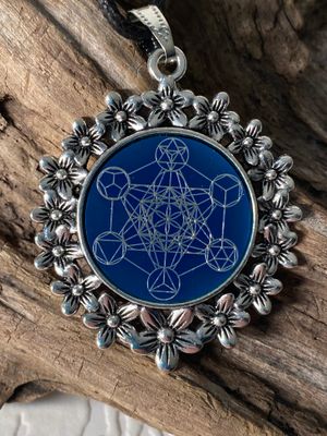 Amulette - silberfarbend Blumenmuster mit Metatron Symbol Amulette - silberfarbend Blumenmuster mit Metatron Symbol