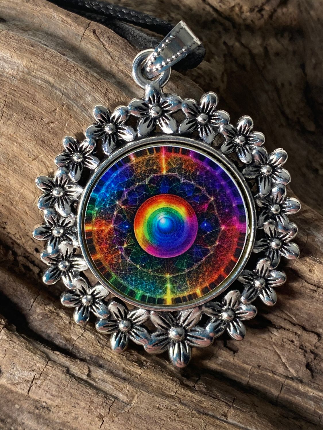 Amulette - silberfarbend Blumenmuster mit Frequenz Portal Symbol