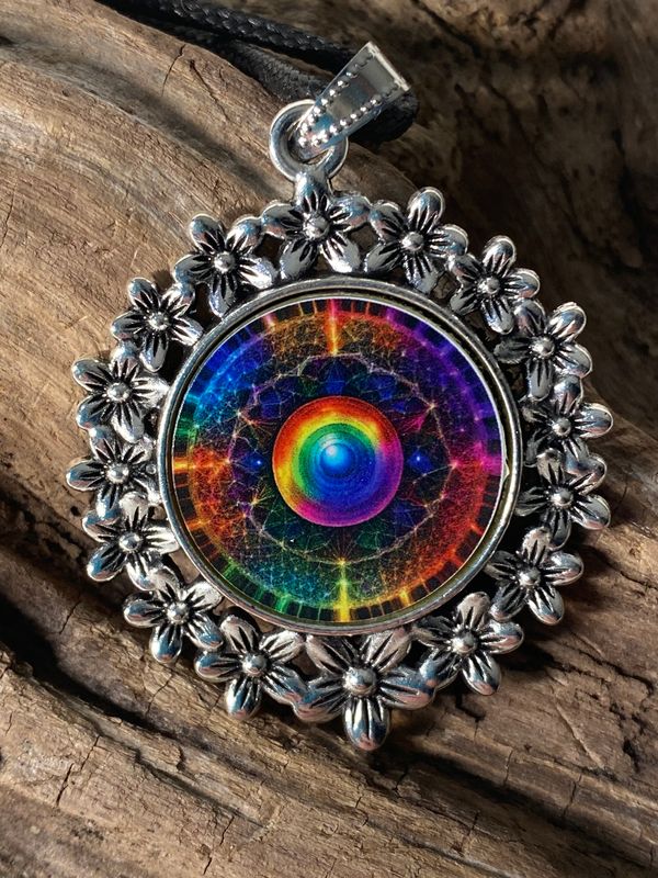 Amulette - silberfarbend Blumenmuster mit Frequenz Portal Symbol Amulette - silberfarbend Blumenmuster mit Frequenz Portal Symbol