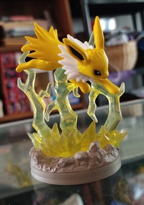 SH Jolteon Estatua Pokemon 2018