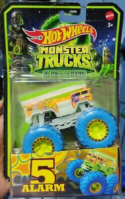 Hot Wheels Monster Trucks Glow in the Dark 5 Alarm Nuevo