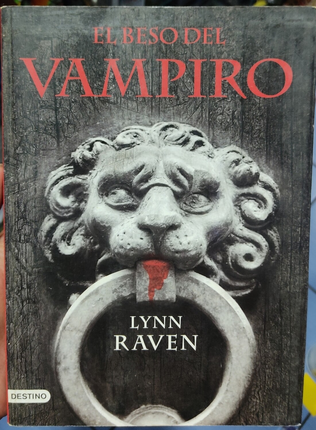 SJ El Beso del Vampiro Libro Espanol Lulynn Raven