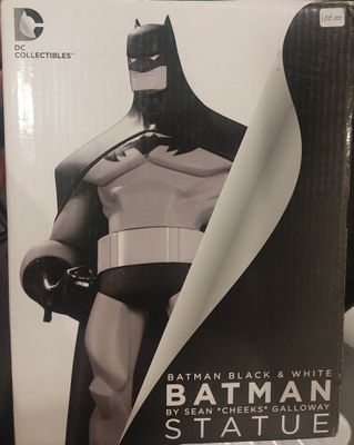 NELA Batman Black White Sean Cheeks Galloway Statue Completa