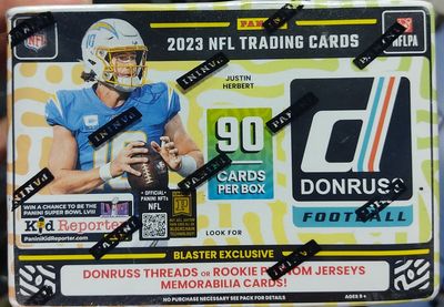 SJ Panini 2023 NFL Trading Cards 90 Cards Box Nuevo Sellado