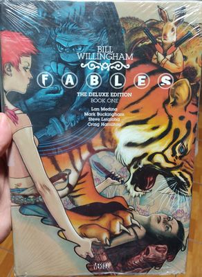 TS Fables The Deluxe Edition Book One TP Vertigo Comics Tapa Dura Nuevo Sellado