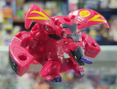 NELA-f, Dragonoid X Tretorous de la serie Bakugan Legends de Spin Master.