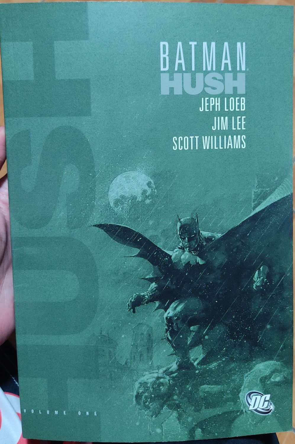 BA12 Batman Hush Volume One TL DC Comics Ingles