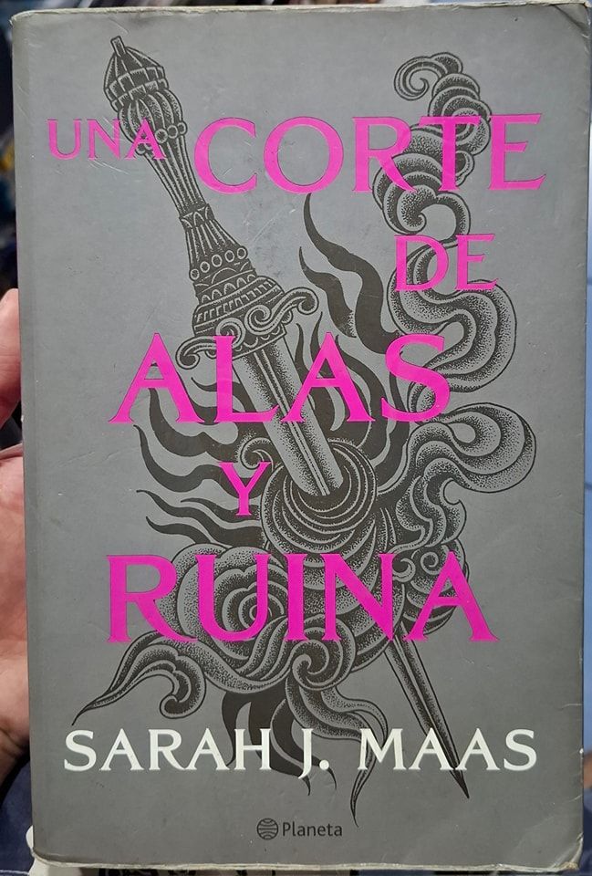 BA16 Una Corte de Alas y Ruina Libro Espanol Sarah J Maas