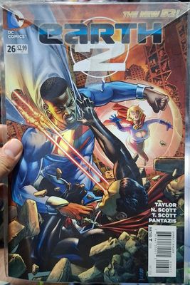 BA20 Earth 2 Issue 26 DC Comics Ingles