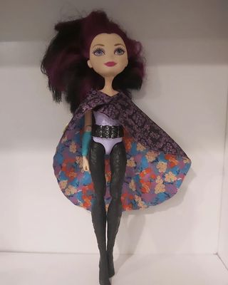 TS Barbie muñeca Raven Queen Ever After High School