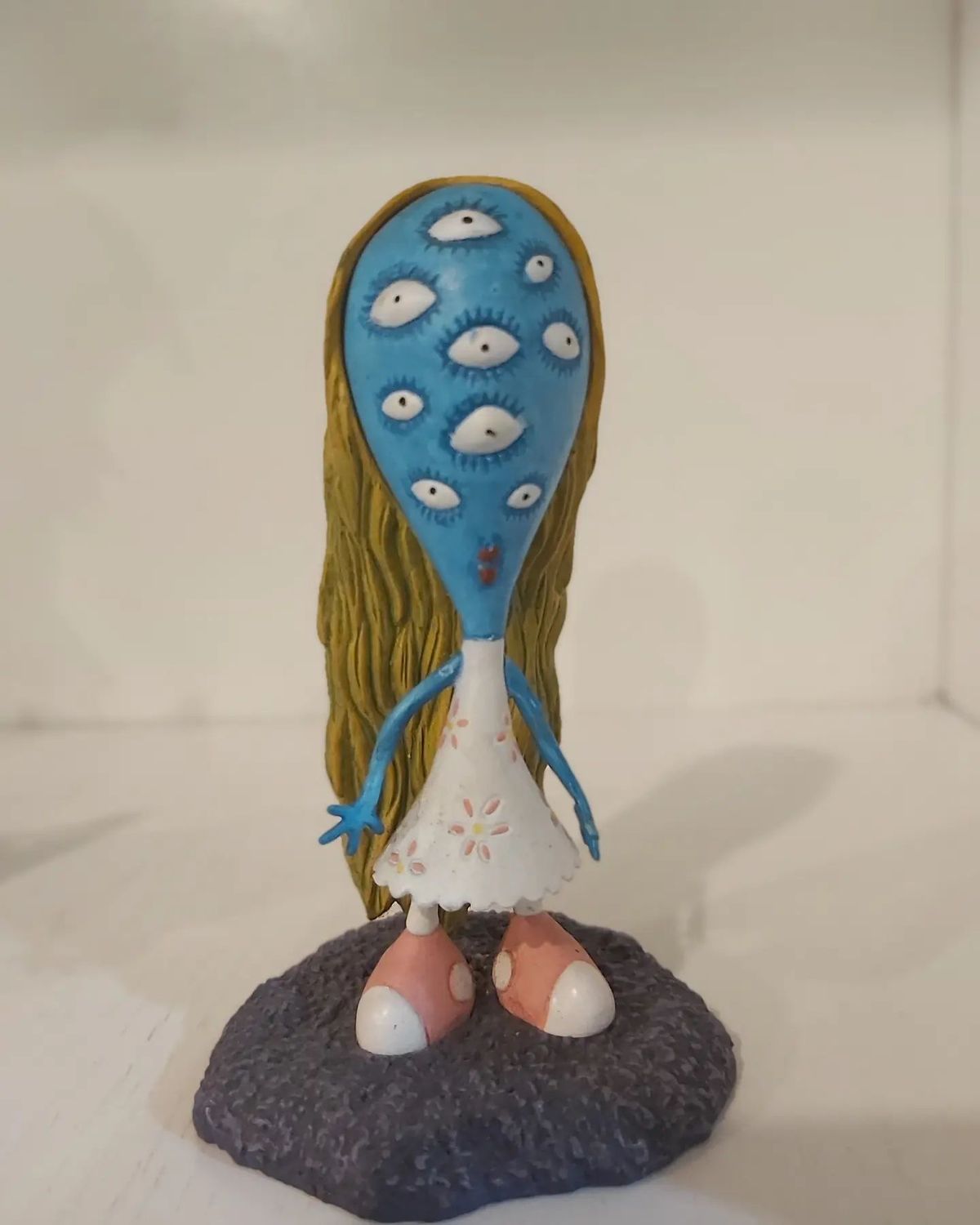TS Girl with Many Eyes  Tim Burton, Character
