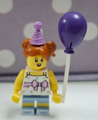 SH2 Birthday Girl Lego Mini Figura