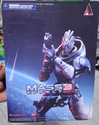 SH4 Mass Effect Figura Play Arts