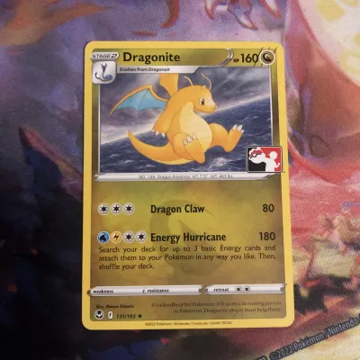 Dragonite. 131/195 . Estampado sin holo, LEAGUE / (Español)
