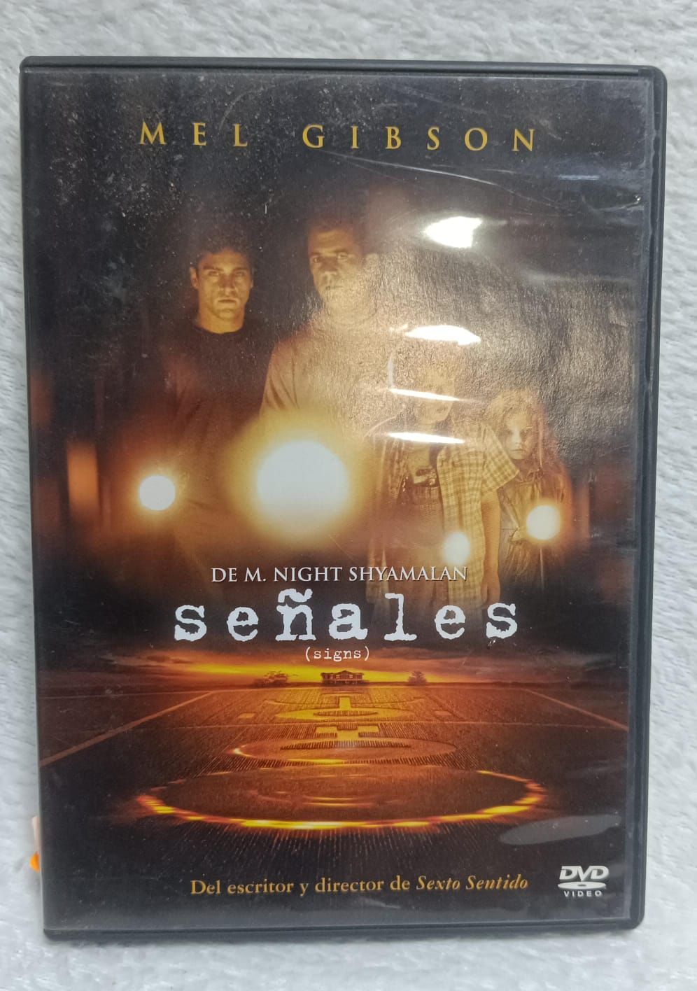 NELA-c, Señales, DVD, subtitulos espanol e ingles.