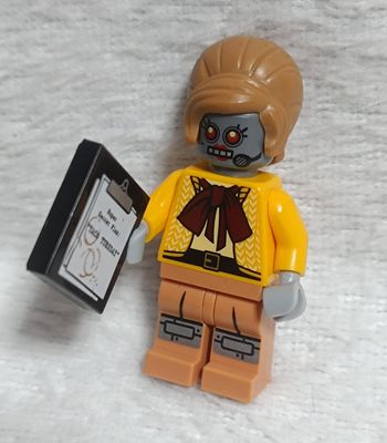 NELA-f,  Minifigura de LEGO de Velma Staplebot de la serie &quot;The LEGO Movie&quot;.