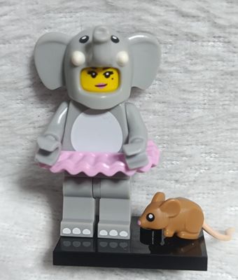NELA-f, Minifigura de LEGO &quot;Elephant Costume Girl&quot; (Chica con disfraz de elefante)