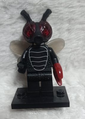 NELA-f, Minifigura LEGO del Monstruo Mosca (Fly Monster) de la Serie 14 LEGO Minifigures.